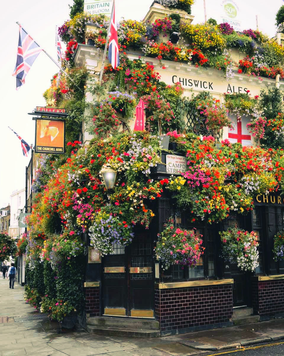 The Churchill Arms London: Is This Extravagant Kensington Pub Worth a Visit?